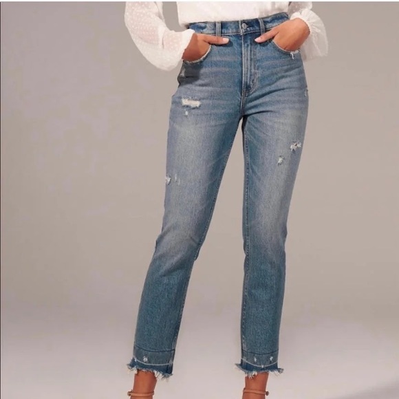 Abercrombie & Fitch Denim - Abercrombie High Rise Mom Jeans Distressed SHORT
